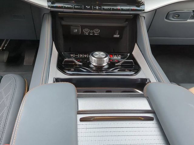 New 2023 Jeep Grand Wagoneer Series III AWD/4WD image 20