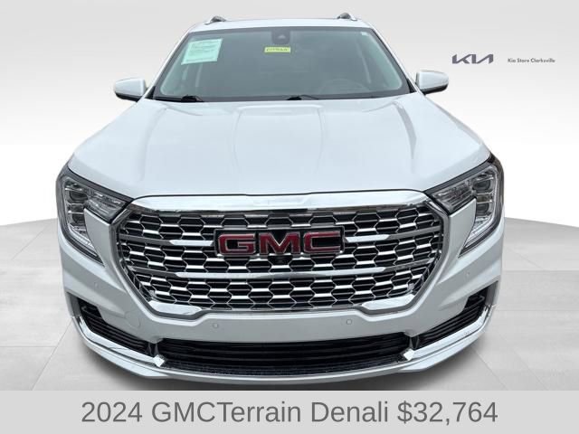 Used 2024 GMC Terrain Denali w/ Denali Premium Package AWD/4WD image 3