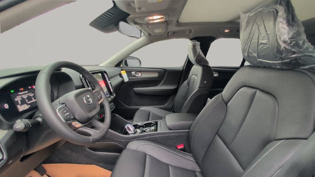 New 2026 Volvo XC40 B5 Plus w/ Protection Package Premier AWD/4WD image 19