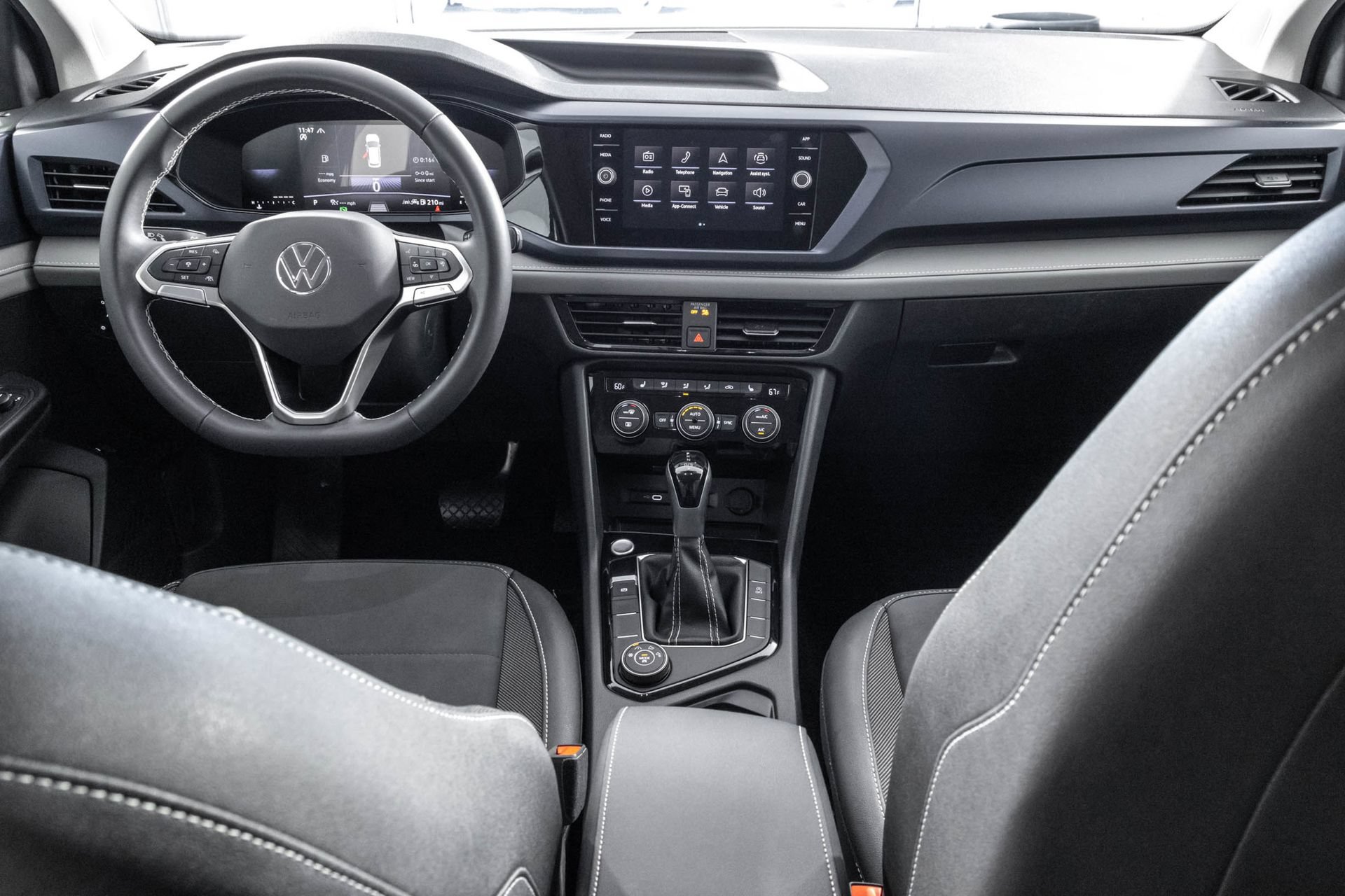 Used 2024 Volkswagen Taos SE w/ Panoramic Sunroof Package AWD/4WD image 23