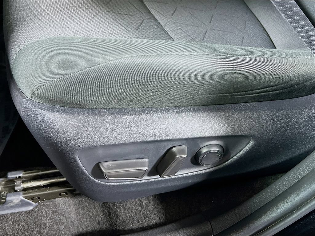 Certified 2025 Toyota RAV4 XLE AWD/4WD image 17