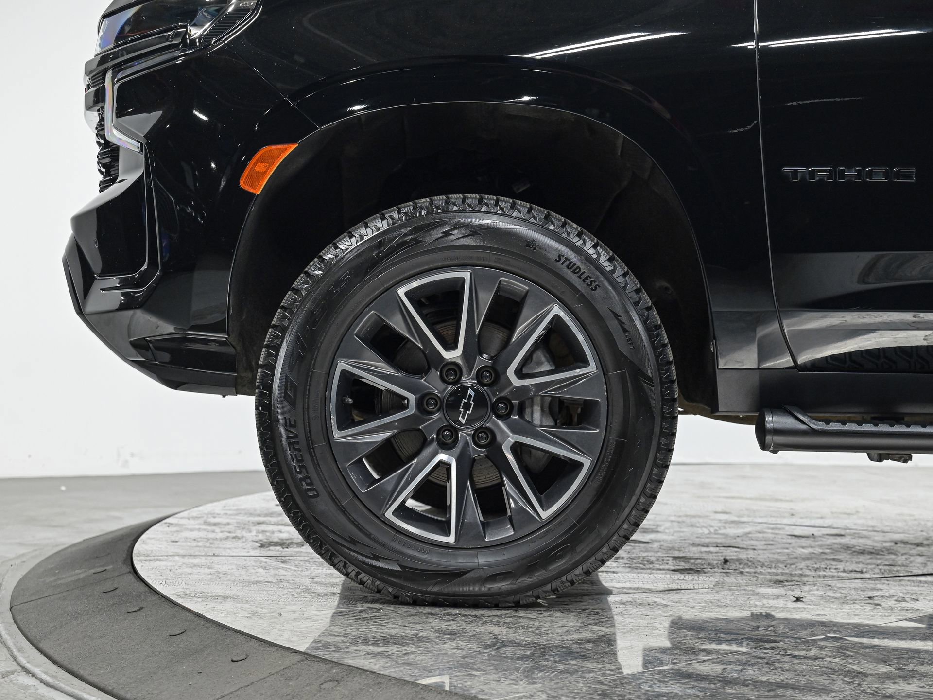 Used 2022 Chevrolet Tahoe Z71 w/ Luxury Package AWD/4WD image 3