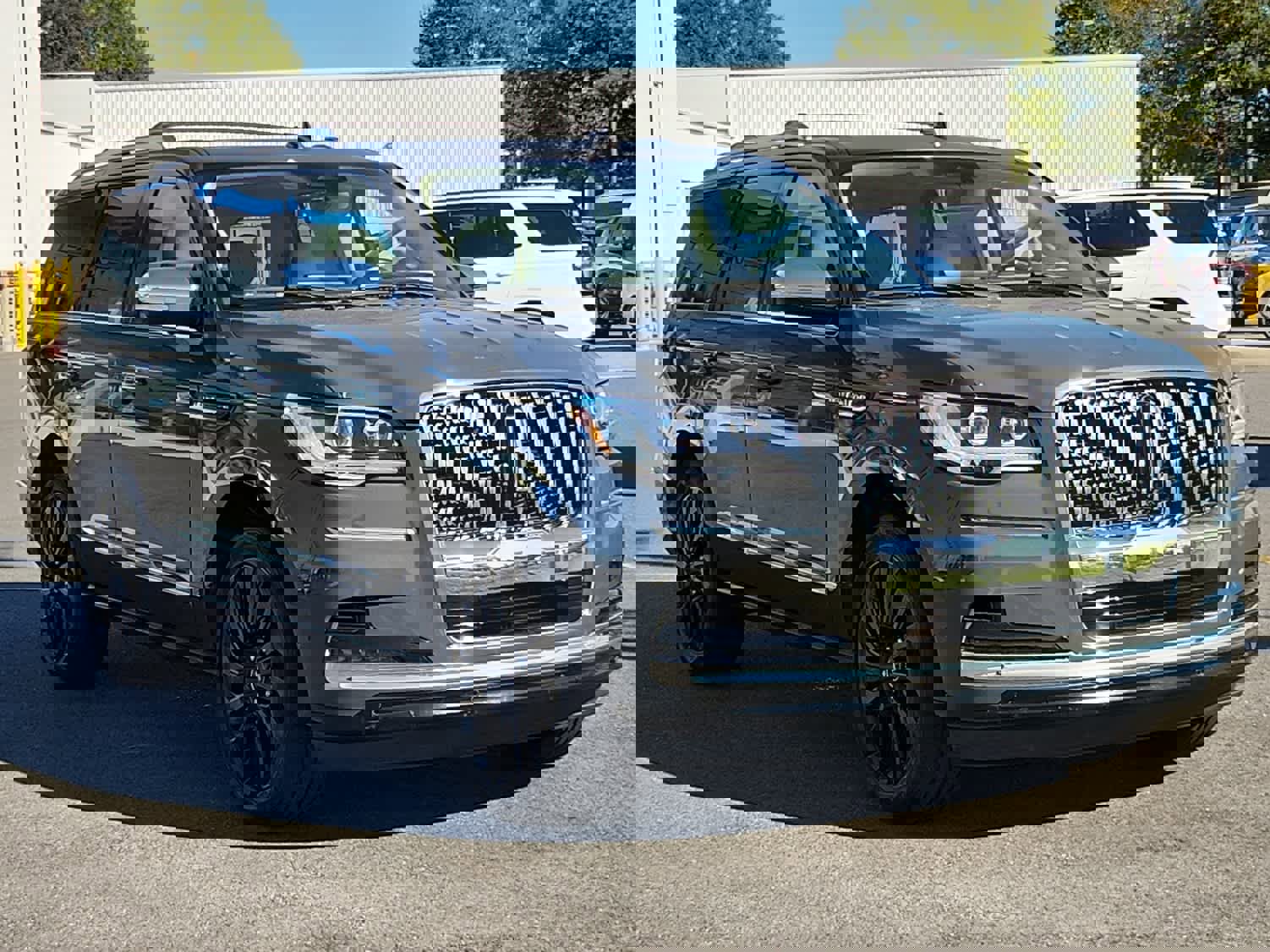 Used 2022 Lincoln Navigator Black Label image 2