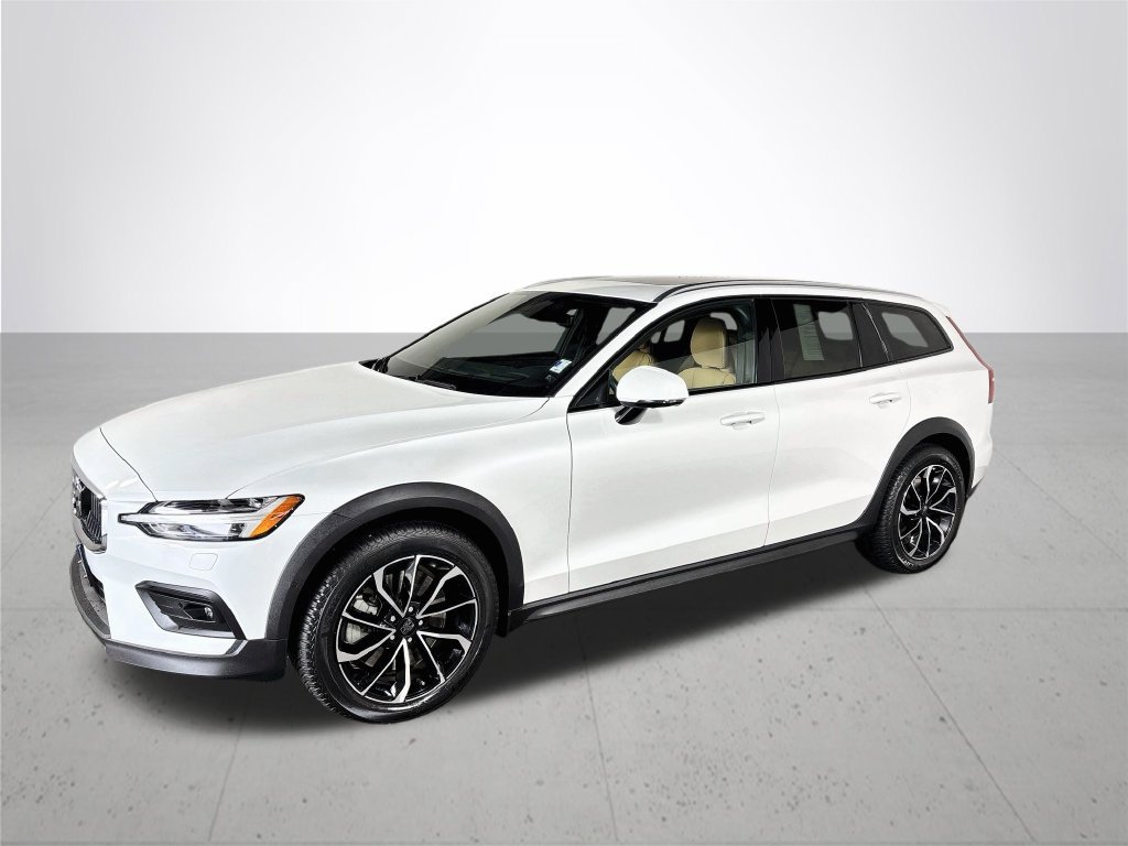 Used 2020 Volvo V60 T5 Cross Country AWD/4WD image 2