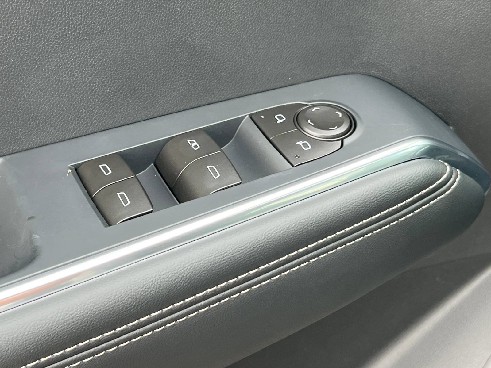 New 2027 GMC Acadia Elevation w/ Elevation Premium Package AWD/4WD image 16