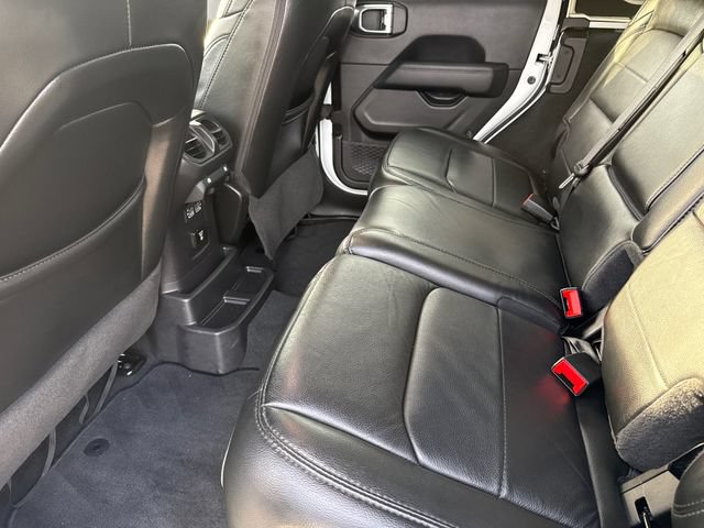 Used 2022 Jeep Wrangler Unlimited Sahara AWD/4WD image 17