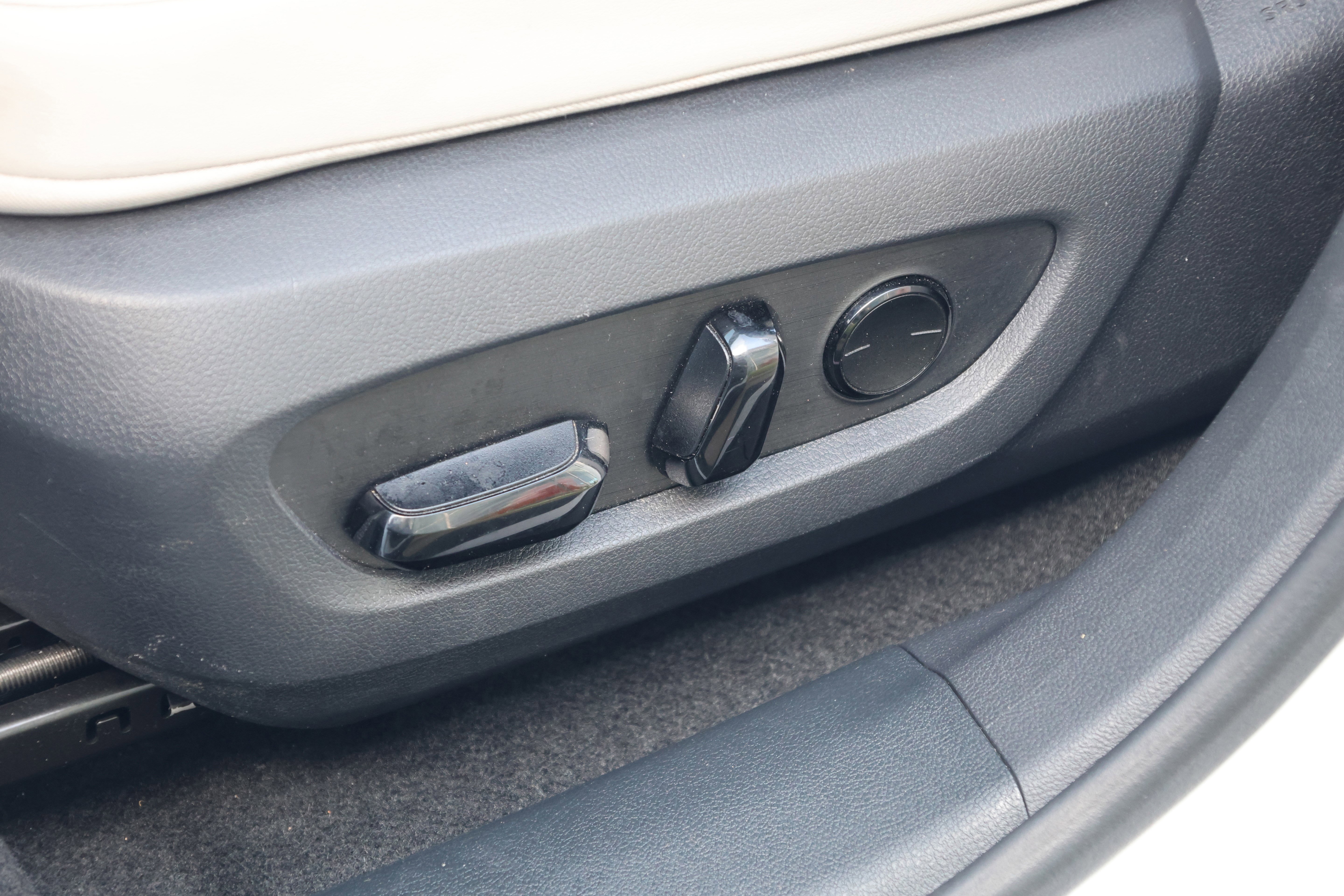 Used 2023 Lexus RX 350 Premium Plus w/ Cold Area Package image 33