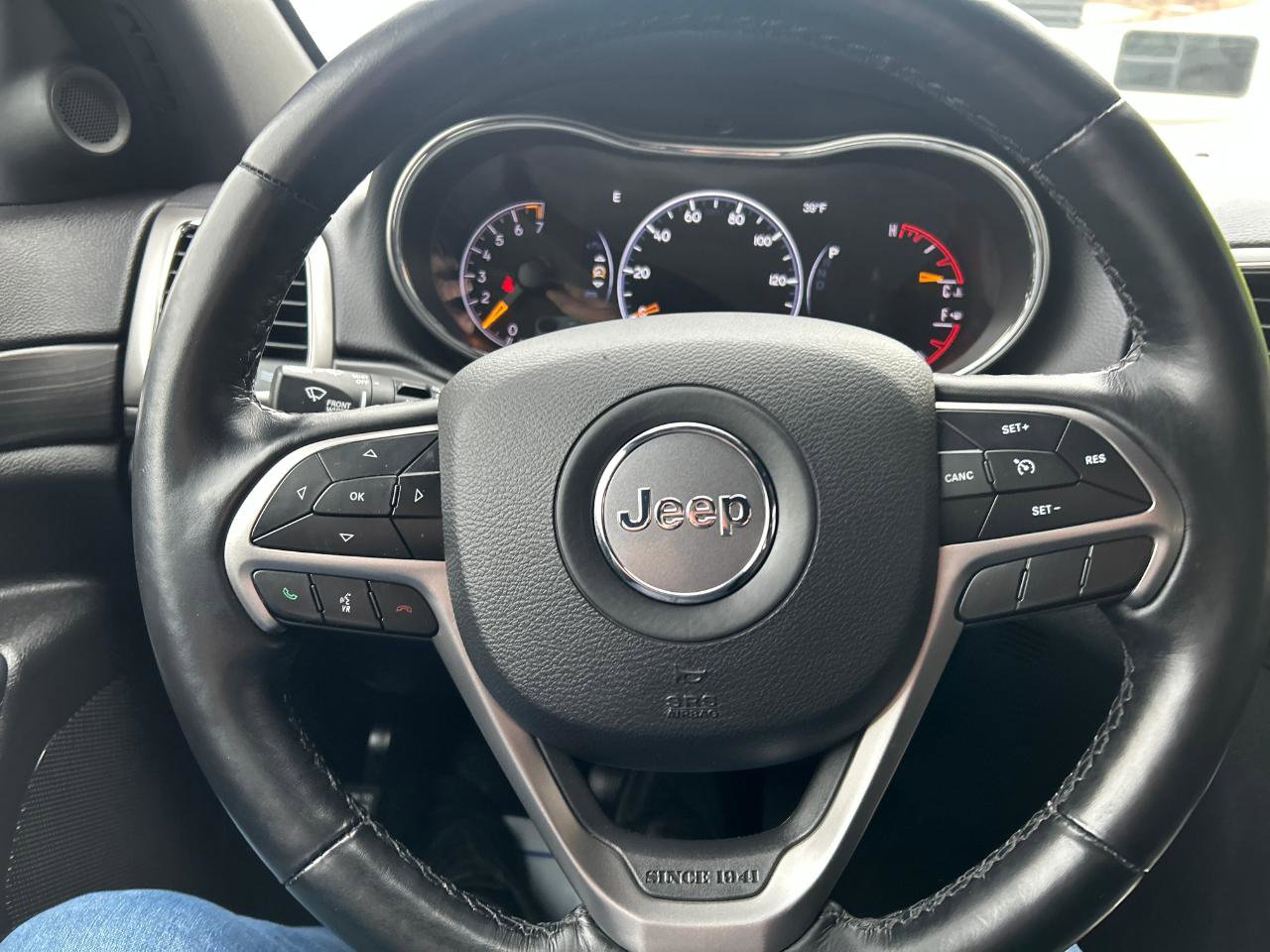 Used 2021 Jeep Grand Cherokee Laredo image 12