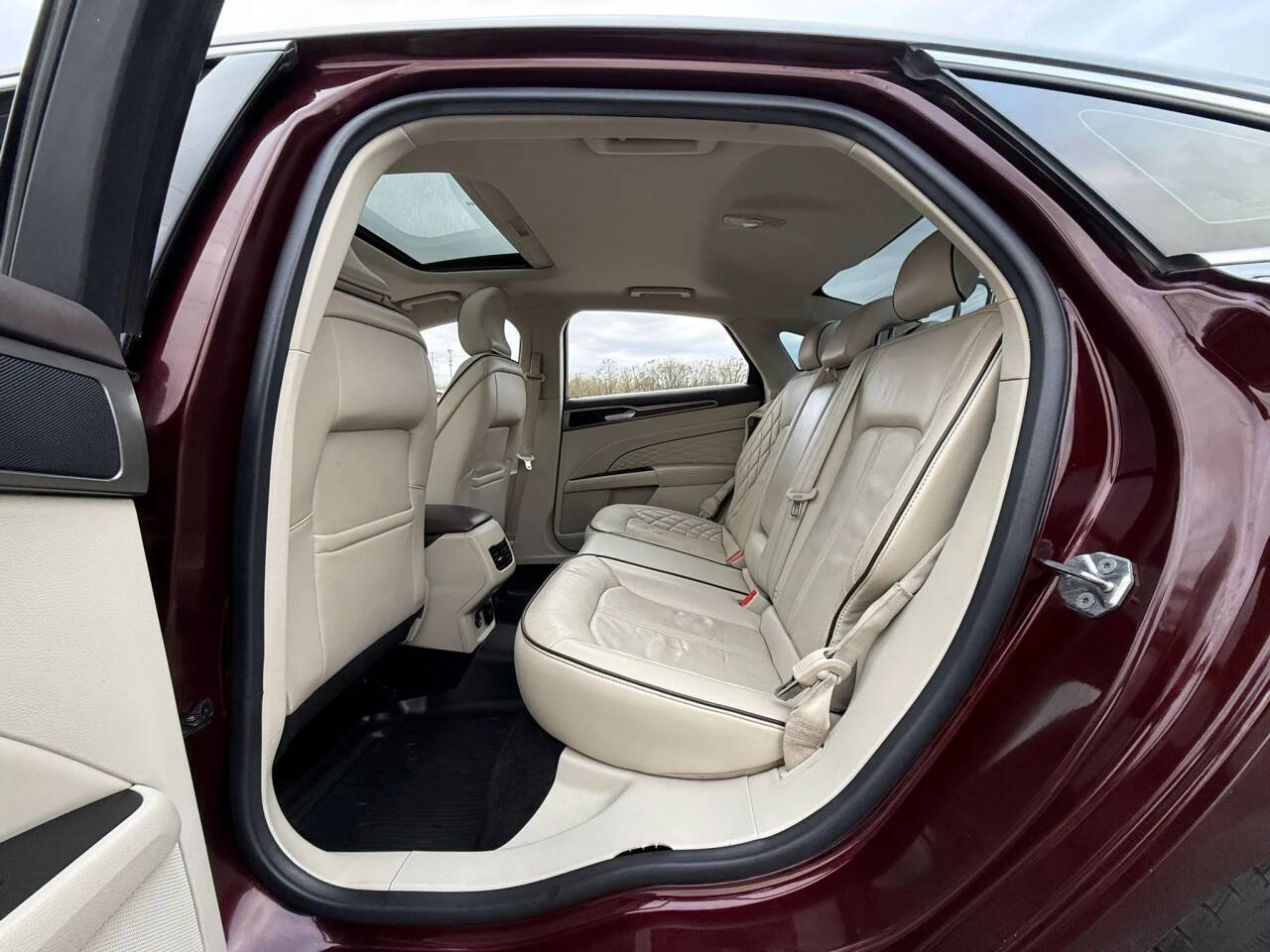 Used 2017 Ford Fusion Platinum FWD image 20