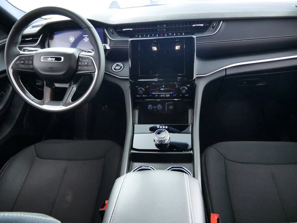 Certified 2024 Jeep Grand Cherokee Laredo w/ Luxury Tech Group I image 8