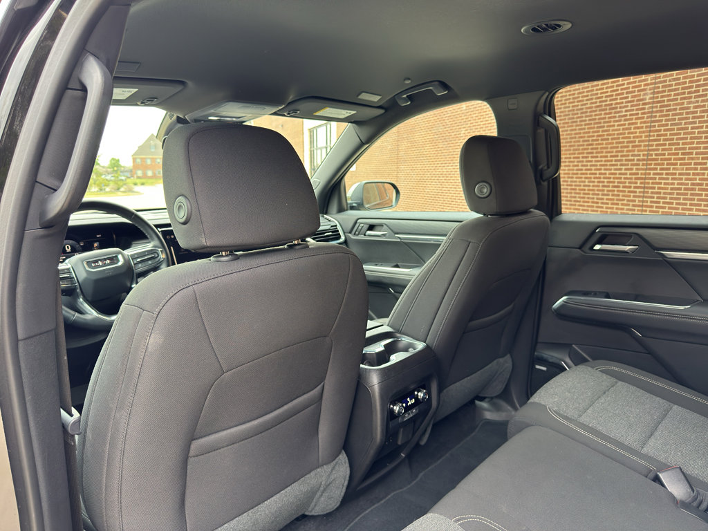 Used 2025 GMC Acadia Elevation image 12