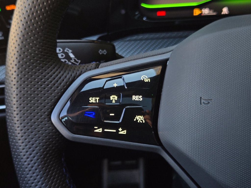 Certified 2024 Volkswagen Golf R AWD/4WD image 26