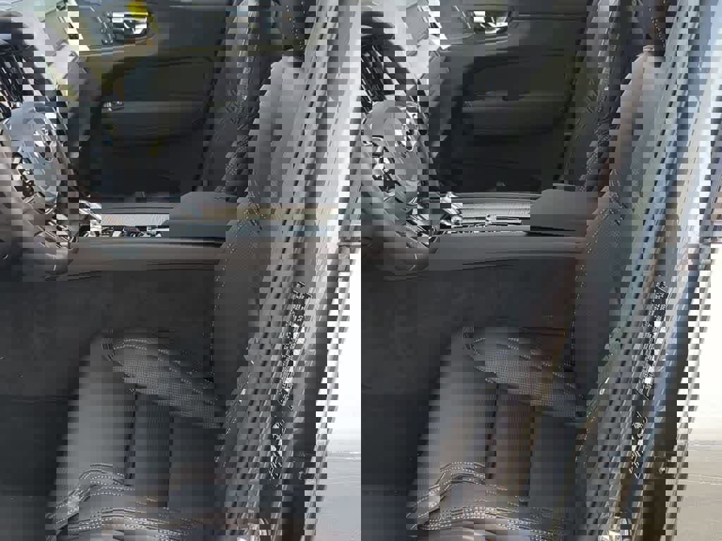 New 2026 Volvo XC60 T8 Ultra w/ Protection Package Premier AWD/4WD image 15