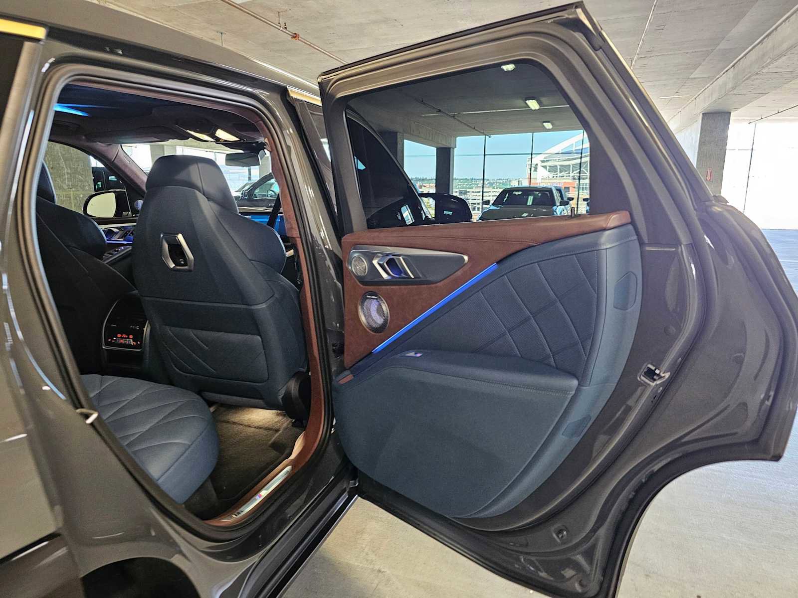 Used 2023 BMW XM AWD/4WD image 36