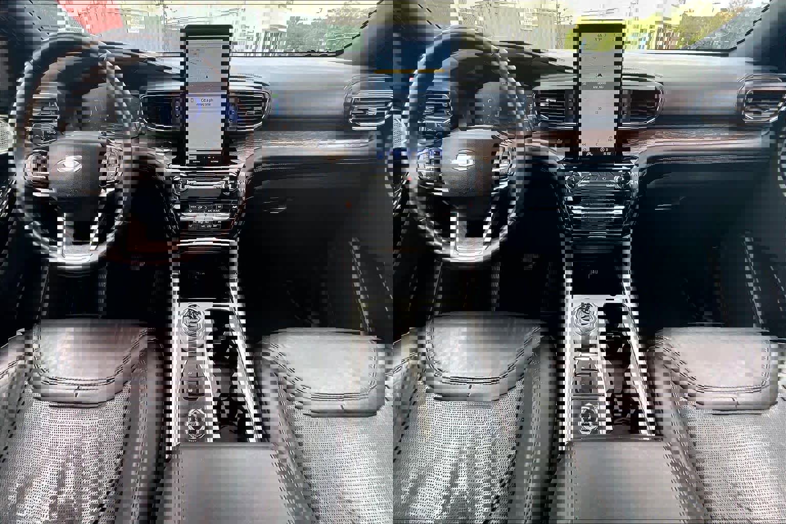 Used 2021 Ford Explorer Platinum w/ Premium Technology Package image 15