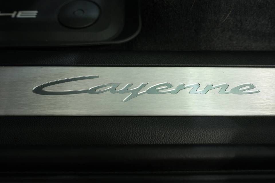 Certified 2025 Porsche Cayenne image 33