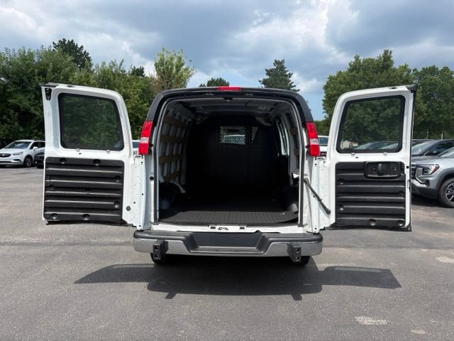 Used 2025 GMC Savana 2500 w/ Driver Convenience Package RWD image 7