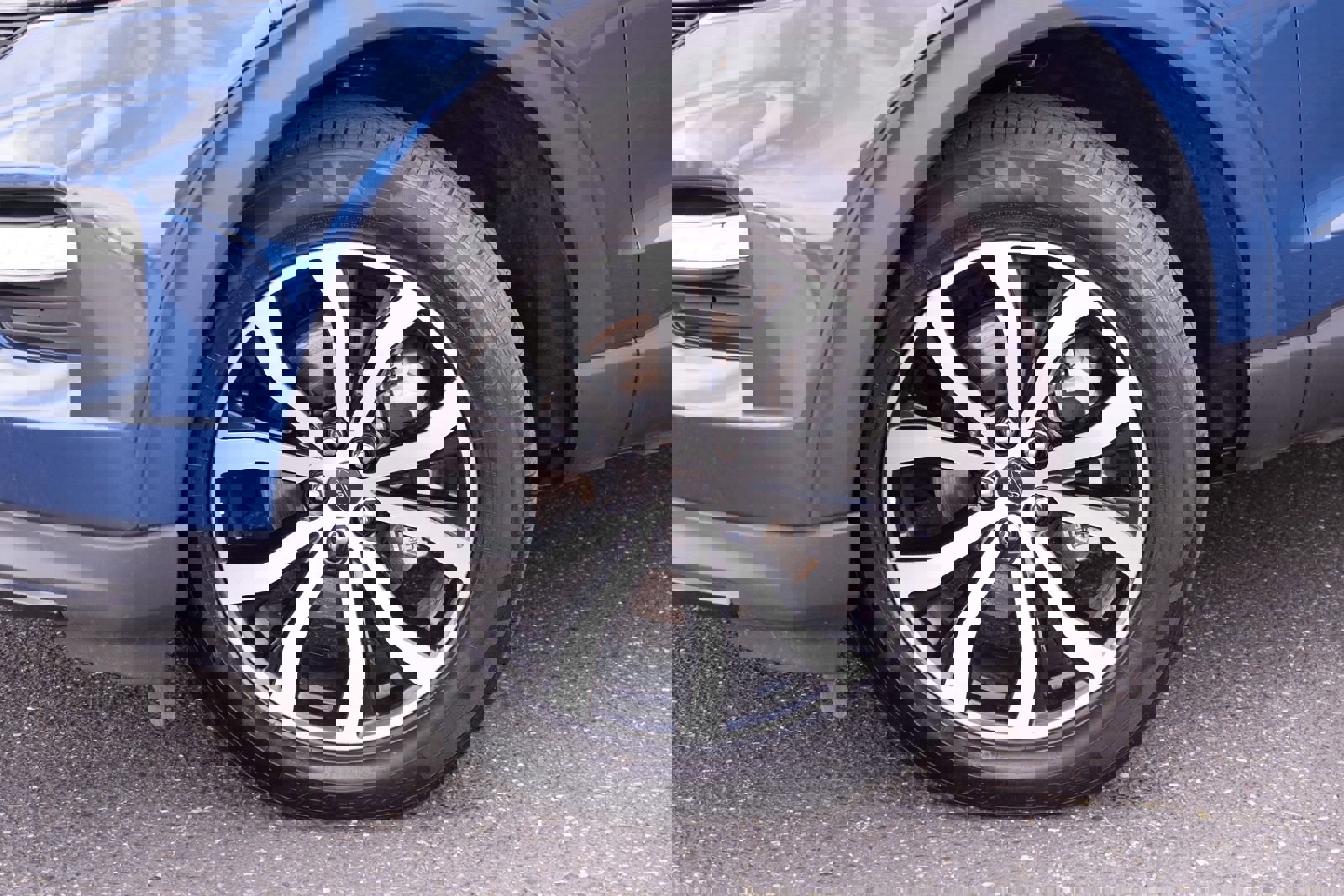 Used 2023 Ford Explorer ST-Line image 25