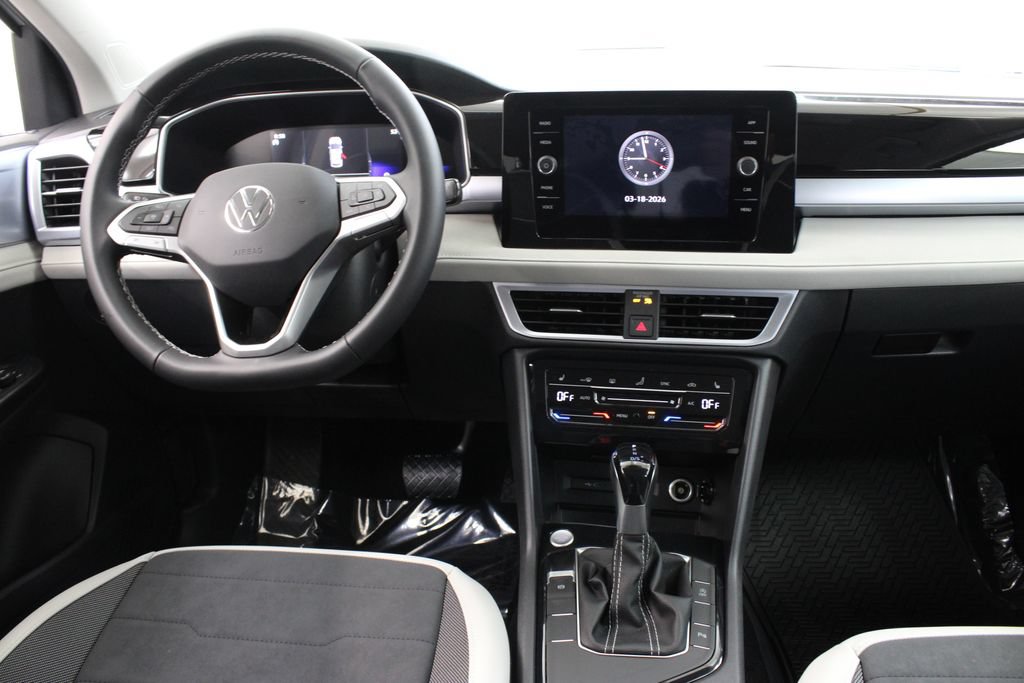New 2026 Volkswagen Taos SE FWD image 9