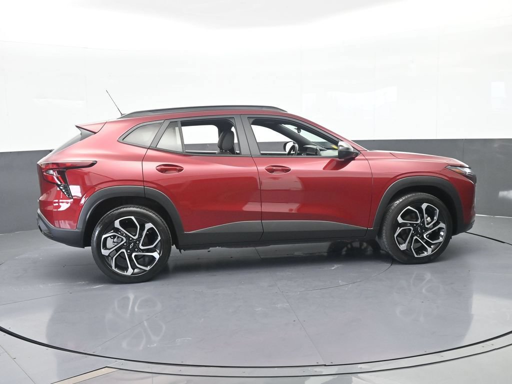 Used 2024 Chevrolet Trax RS w/ Sunroof Package FWD image 7