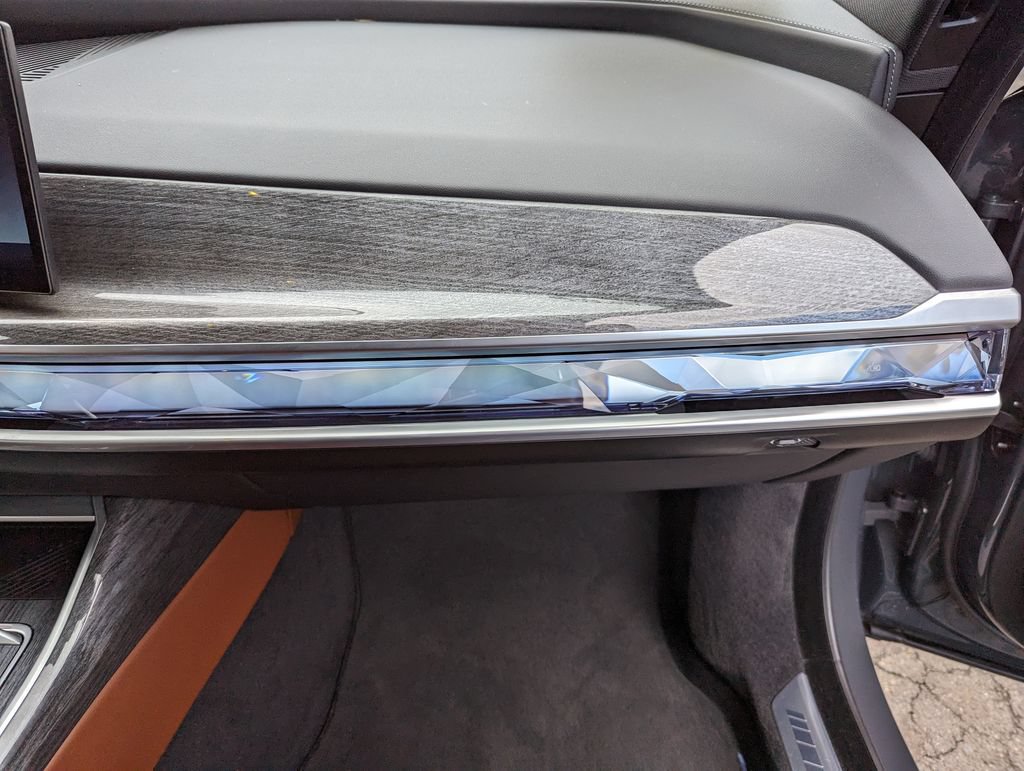 Used 2023 BMW 760i xDrive AWD/4WD image 33
