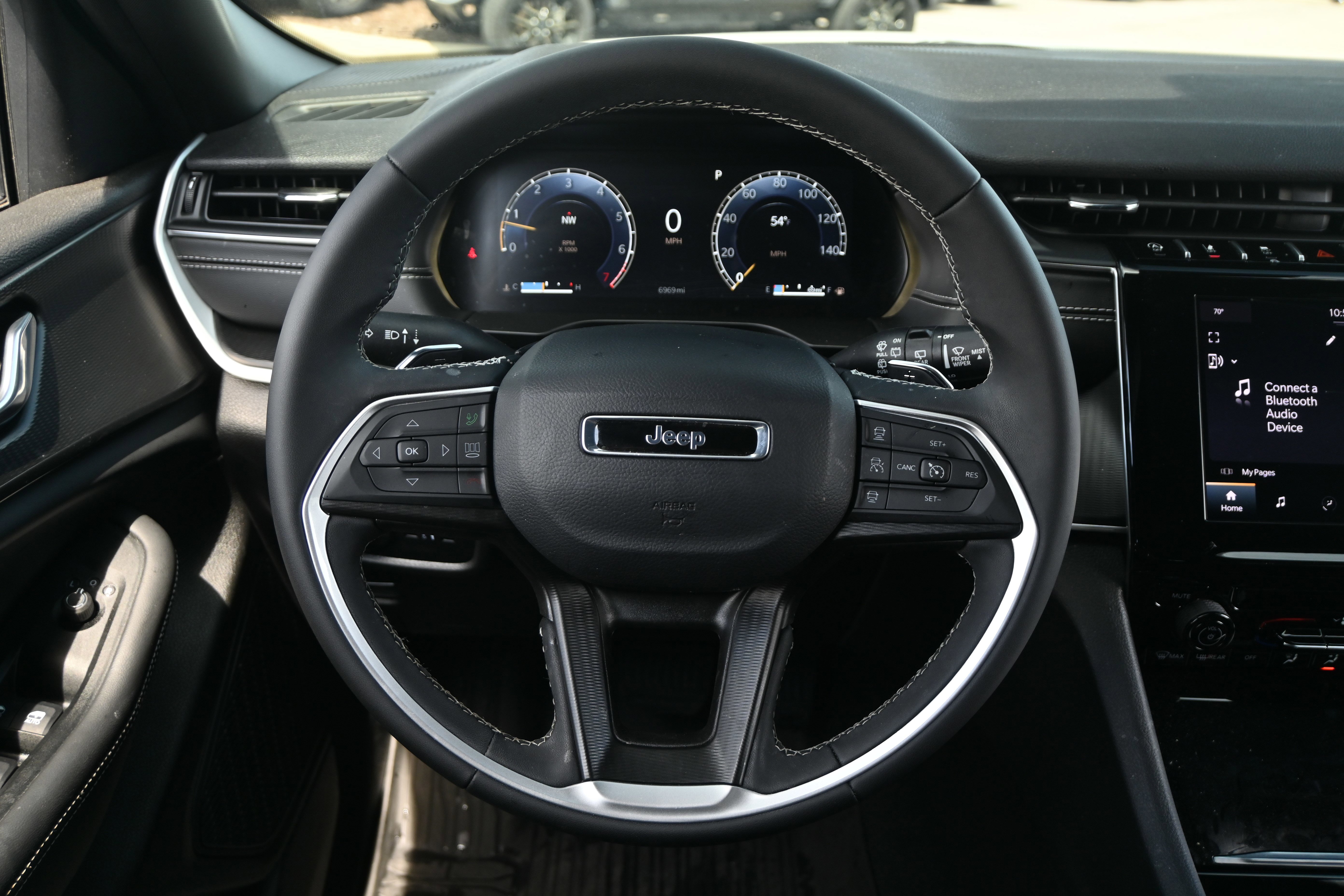 Used 2025 Jeep Grand Cherokee Laredo X image 19