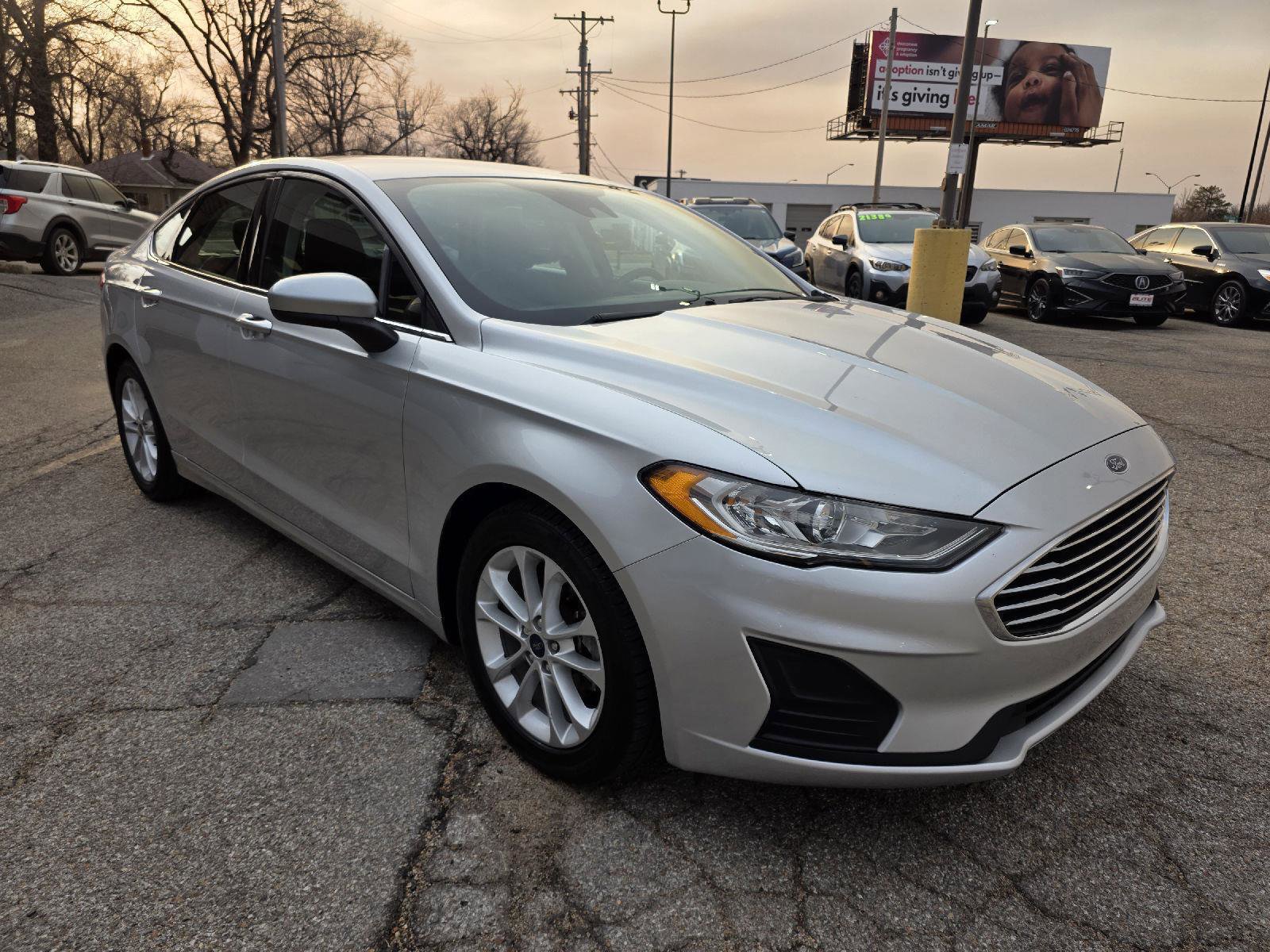 Used 2019 Ford Fusion SE image 3