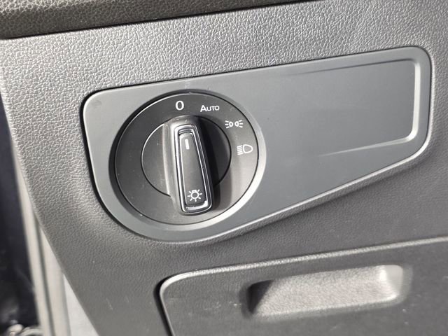 Used 2023 Volkswagen Tiguan SE w/ Panoramic Sunroof Package image 30