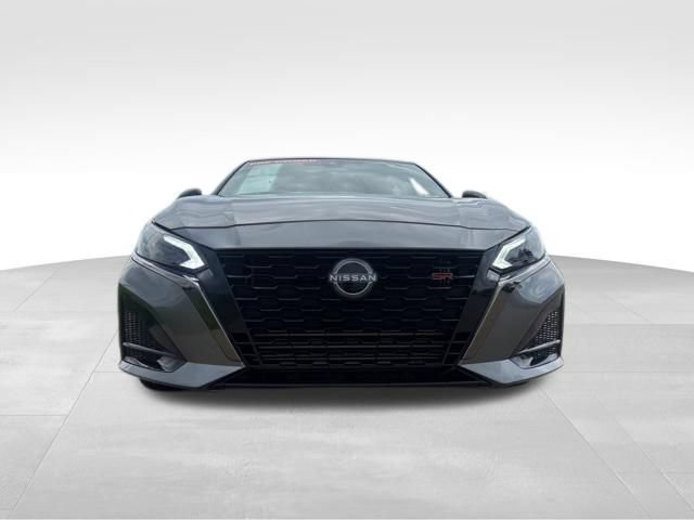 Used 2023 Nissan Altima 2.0 SR FWD image 3
