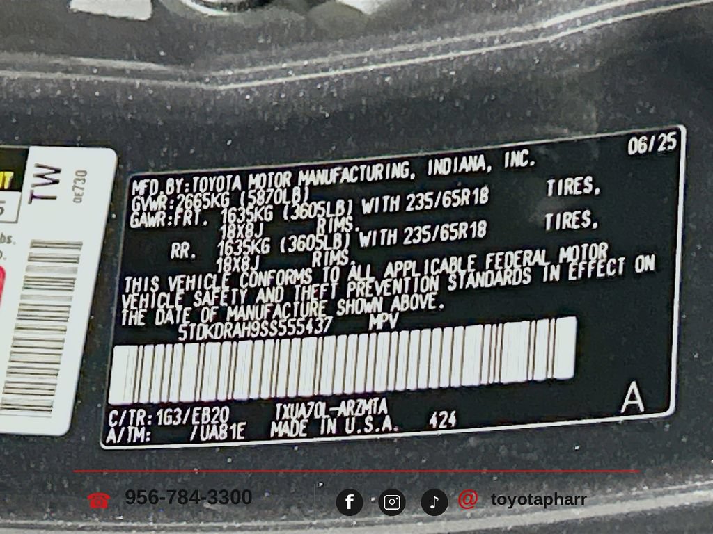 Used 2025 Toyota Highlander XLE FWD image 32