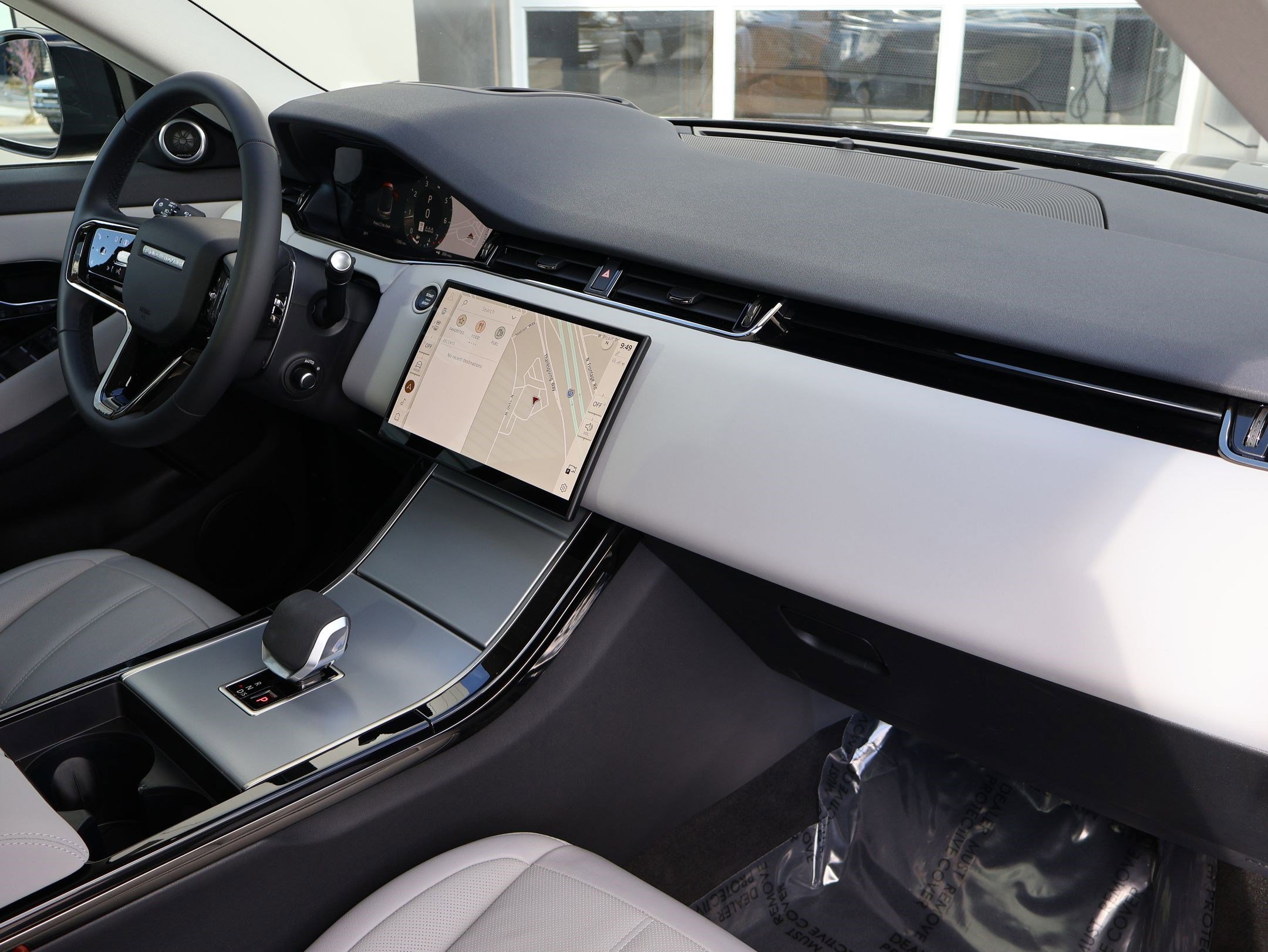 Certified 2025 Land Rover Range Rover Evoque S image 31