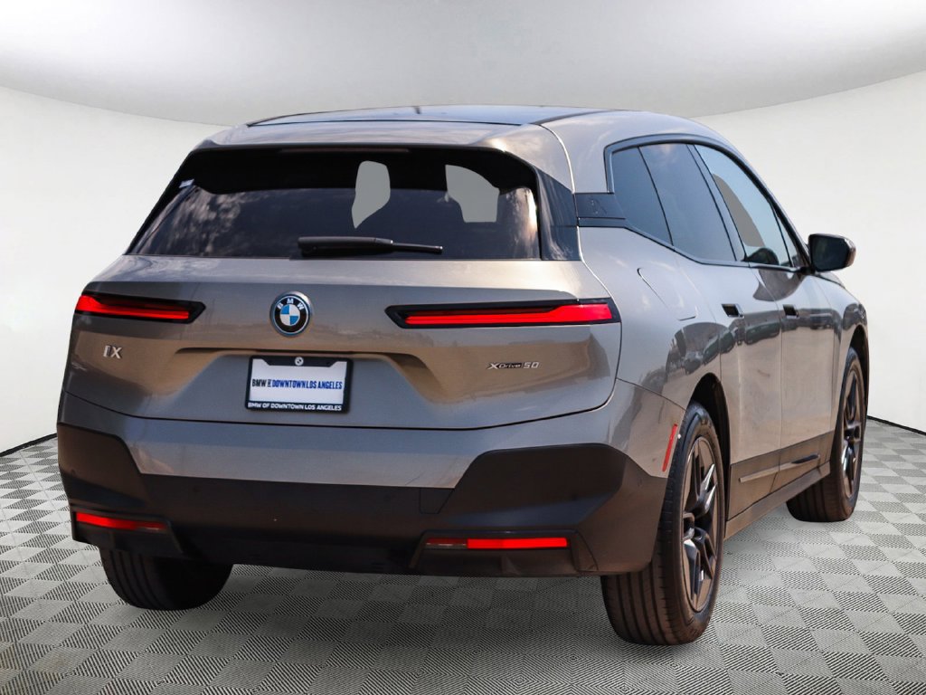 Used 2023 BMW iX xDrive50 AWD/4WD image 4