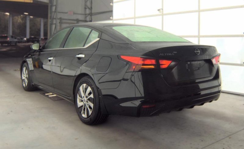 Used 2024 Nissan Altima 2.5 S FWD image 3