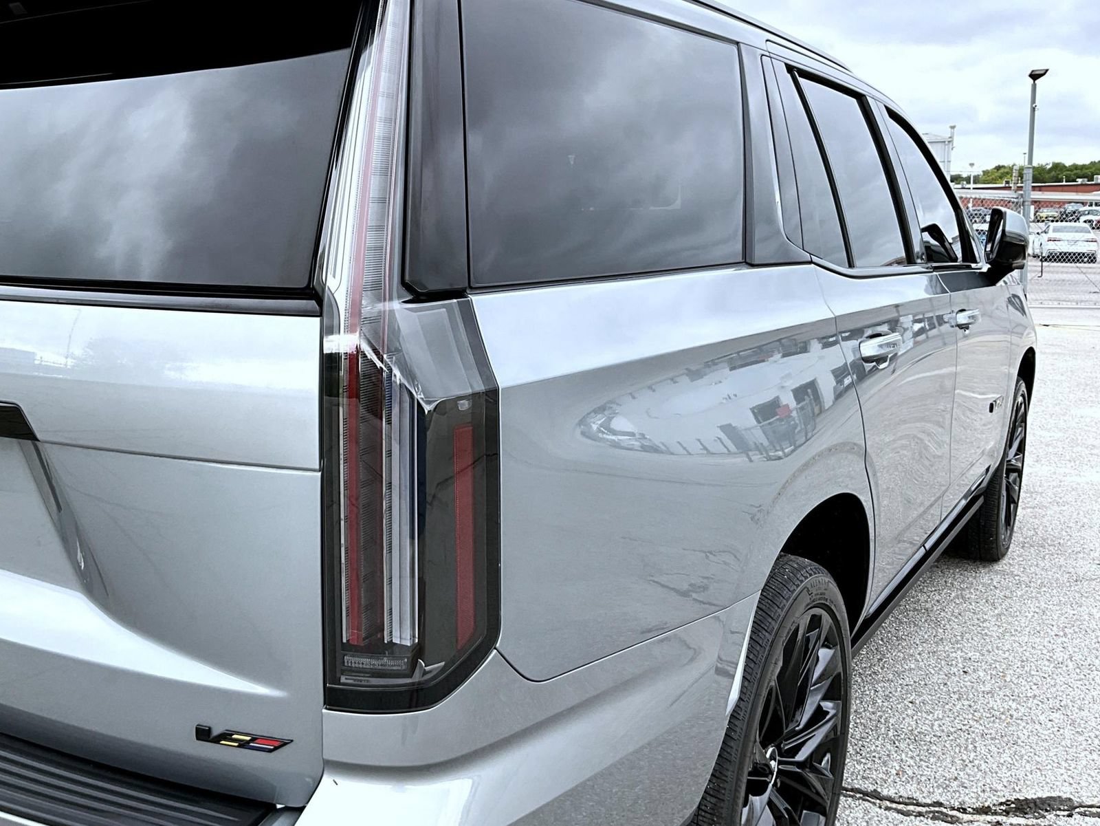 Certified 2025 Cadillac Escalade V w/ LPO, ONYX Package AWD/4WD image 11