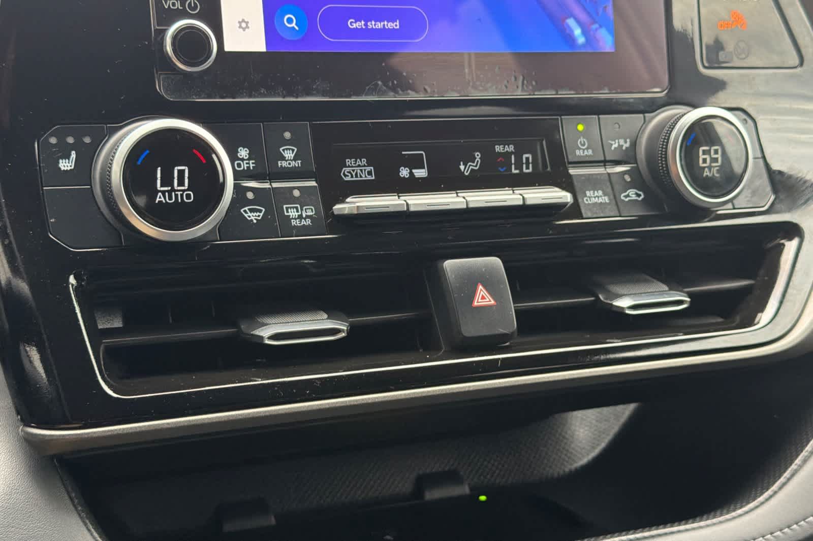 Used 2023 Toyota Highlander XLE AWD/4WD image 22
