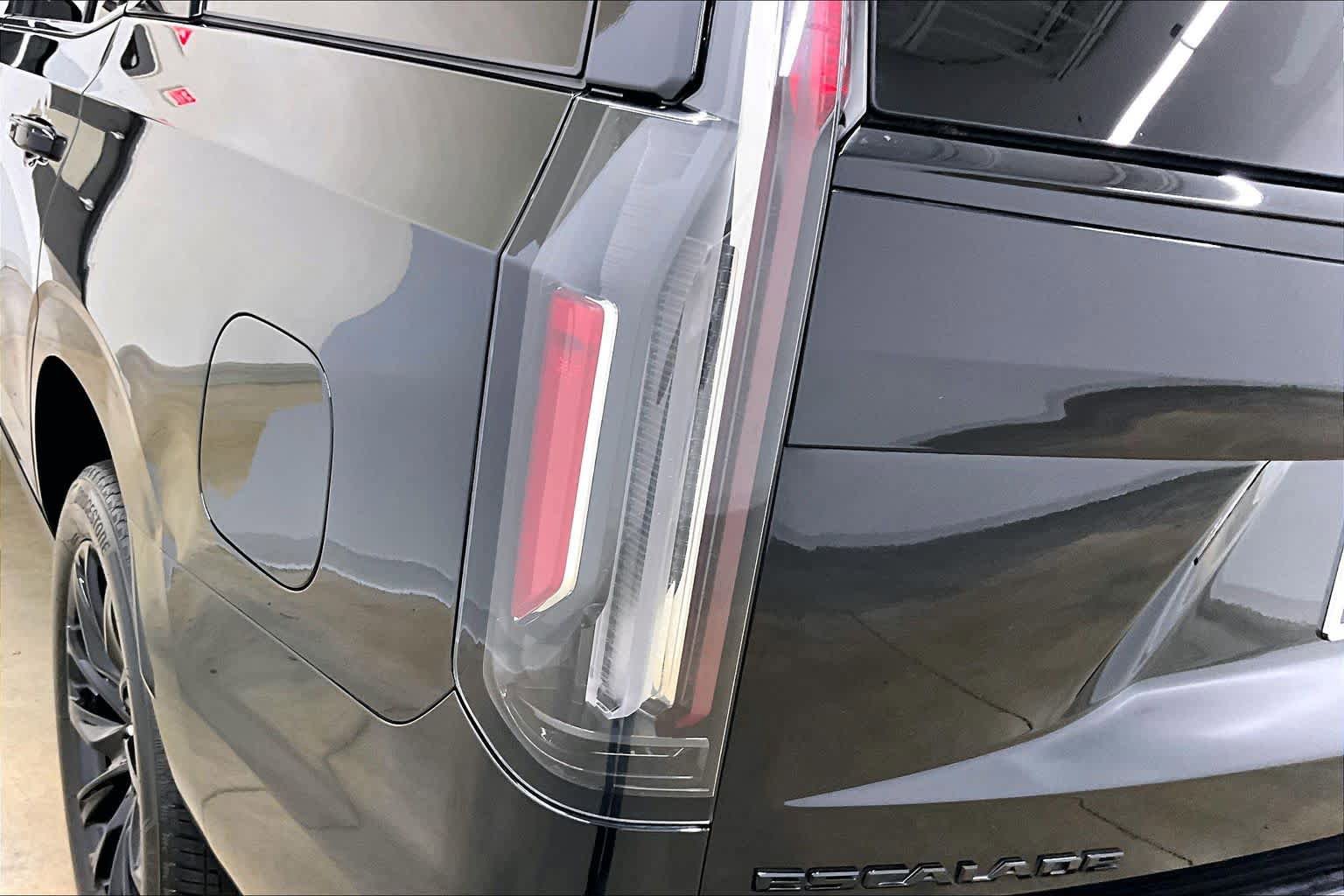 Used 2023 Cadillac Escalade Sport Platinum w/ LPO, ONYX Package AWD/4WD image 29