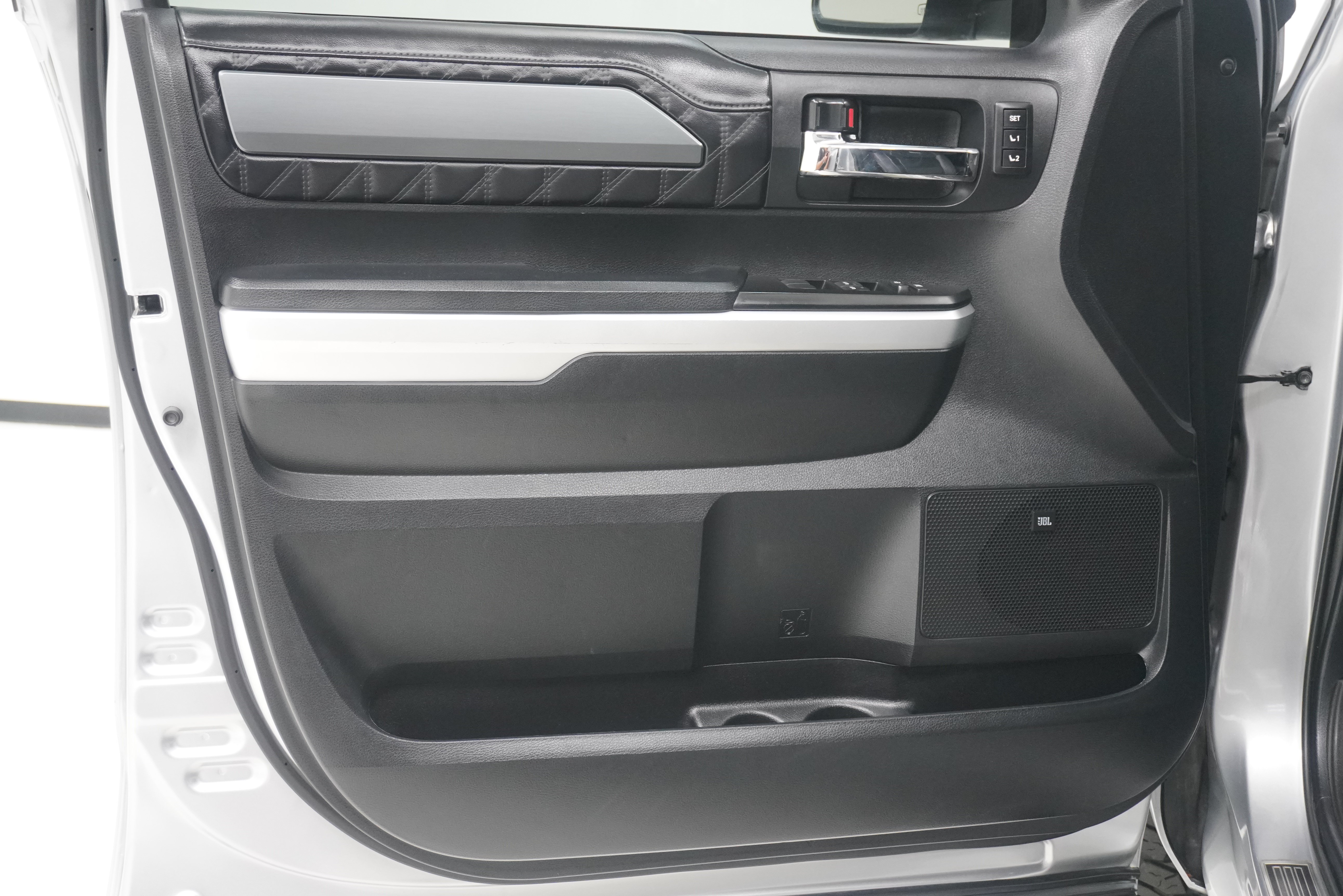 Used 2017 Toyota Tundra Platinum RWD image 11