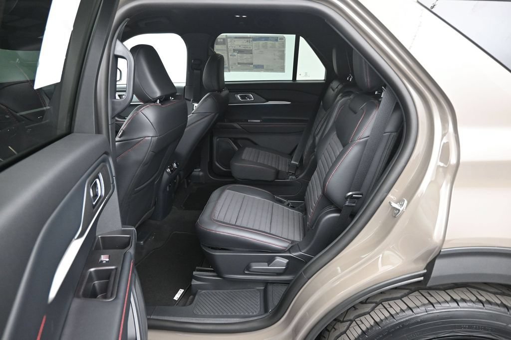 New 2026 Ford Explorer ST-Line w/ ST-Line Street Pack RWD image 18