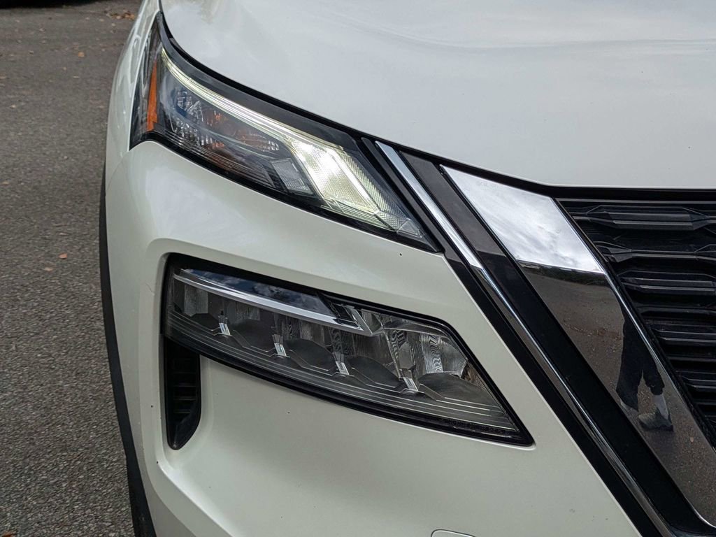 Used 2021 Nissan Rogue SV FWD image 9