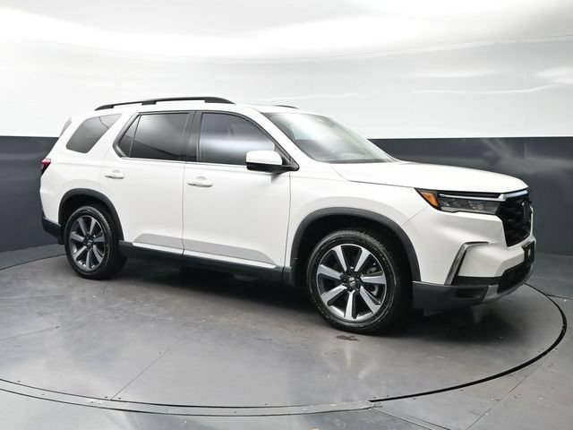 Used 2023 Honda Pilot Touring image 3