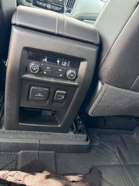 Used 2023 Chevrolet Traverse Premier w/ Redline Edition FWD image 18