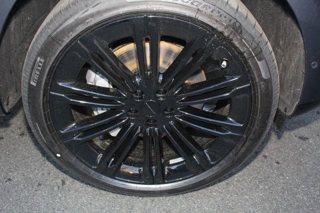 New 2026 Land Rover Range Rover SE image 9