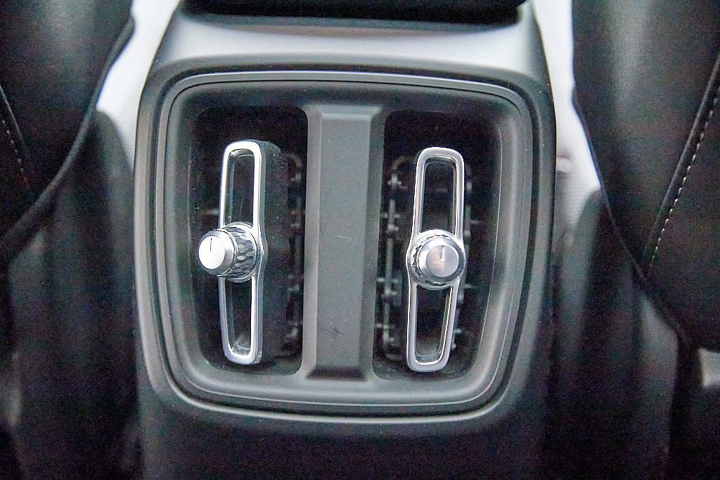 Certified 2023 Volvo XC40 Recharge Ultimate image 23