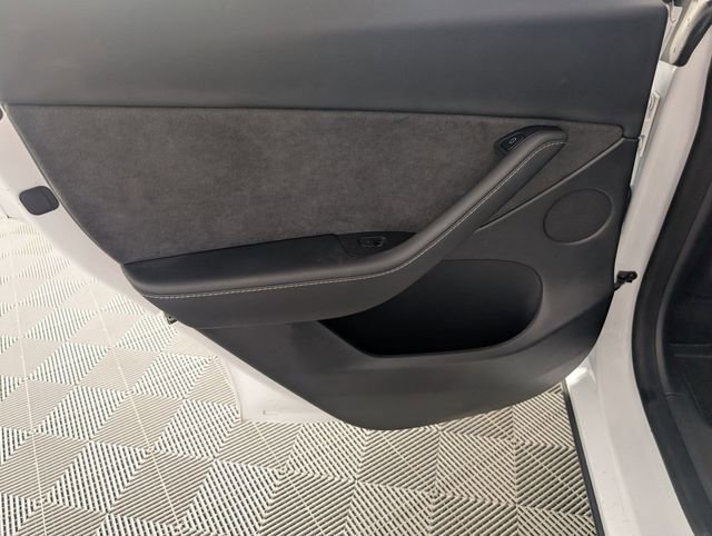 Used 2022 Tesla Model Y Long Range image 24