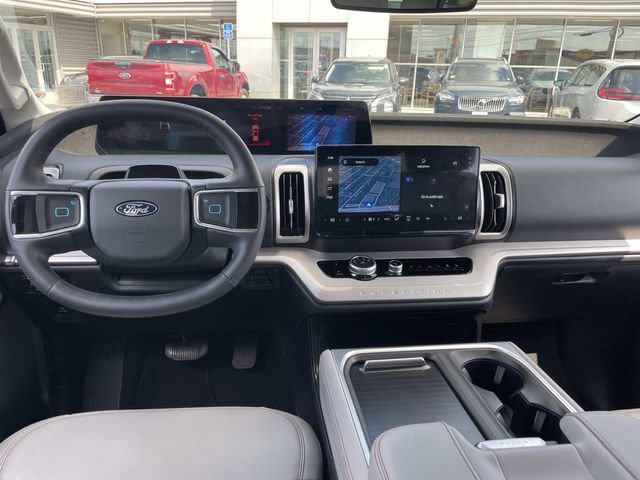Used 2025 Ford Expedition Active AWD/4WD image 16