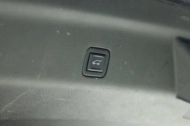 Used 2022 Cadillac Escalade ESV Sport Platinum AWD/4WD image 38