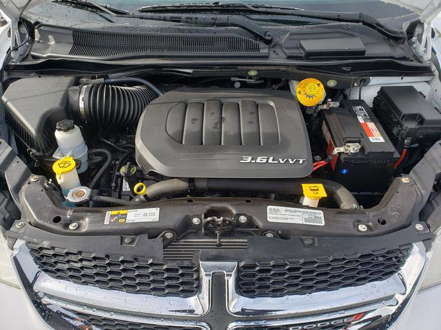 Used 2016 Dodge Grand Caravan SE image 26
