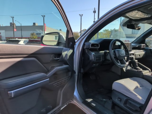 Used 2026 Toyota Tacoma SR5 AWD/4WD image 11