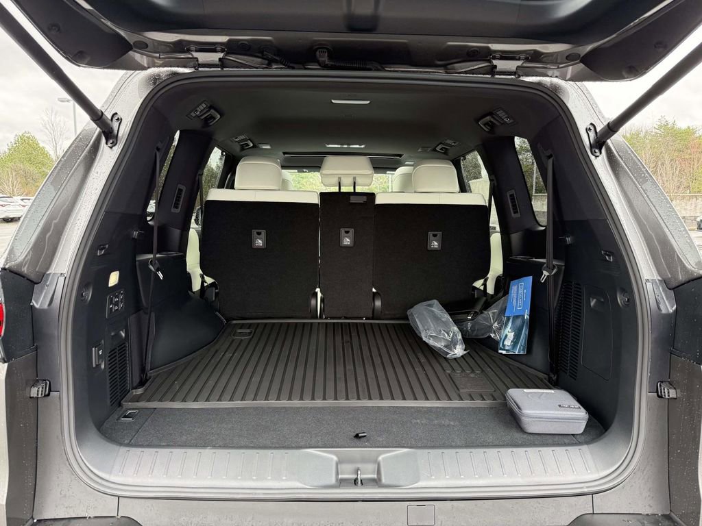 Used 2026 Lexus LX 600 4WD w/ Accessory Package (2T) image 30