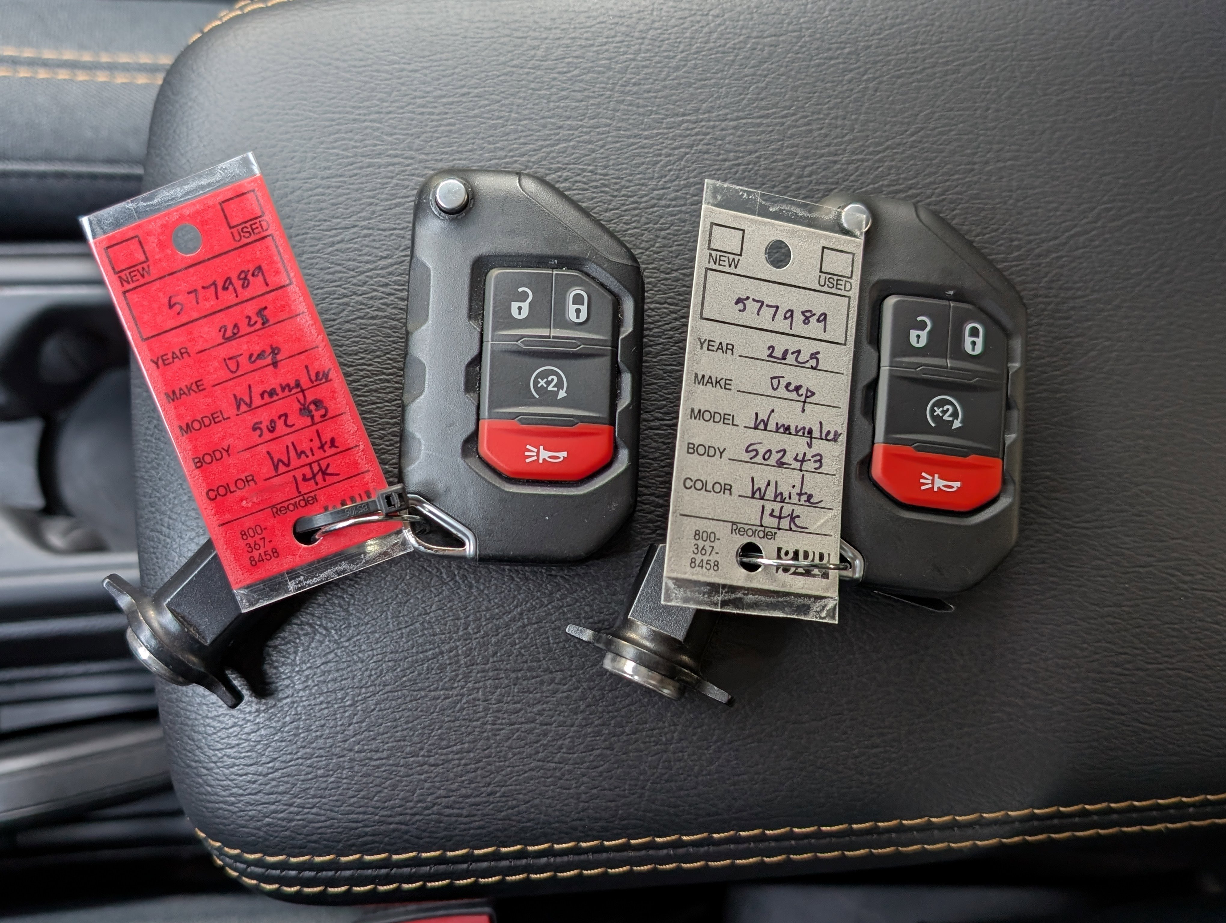 Used 2025 Jeep Wrangler Unlimited Sahara AWD/4WD image 35